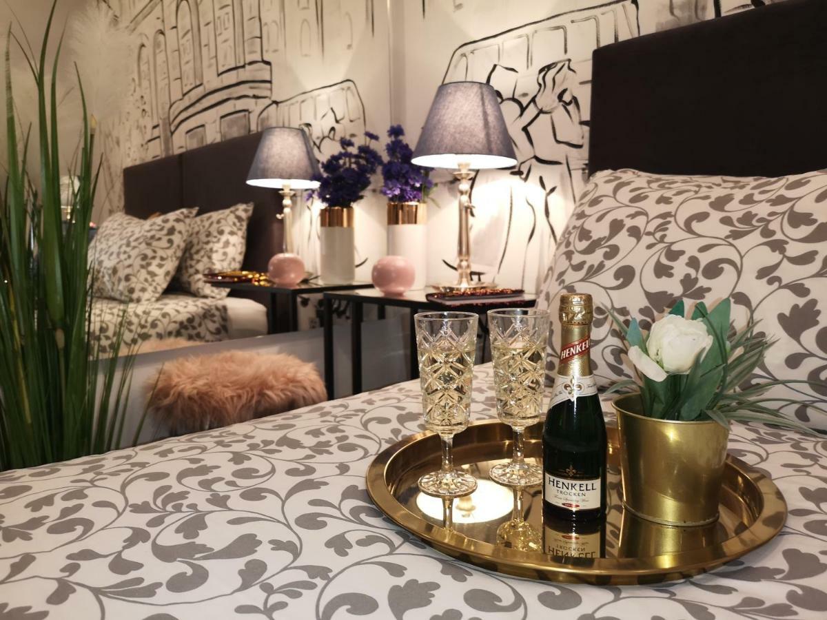 Arena Design Apartments With Free Private Parking And With A Terrace Pula Buitenkant foto